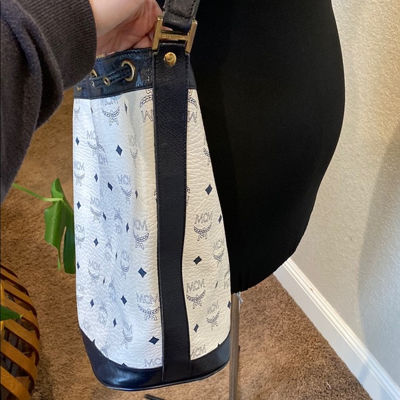 Vintage MCM White and Navy Crossbody Bucket Bag - Picture 12 of 15